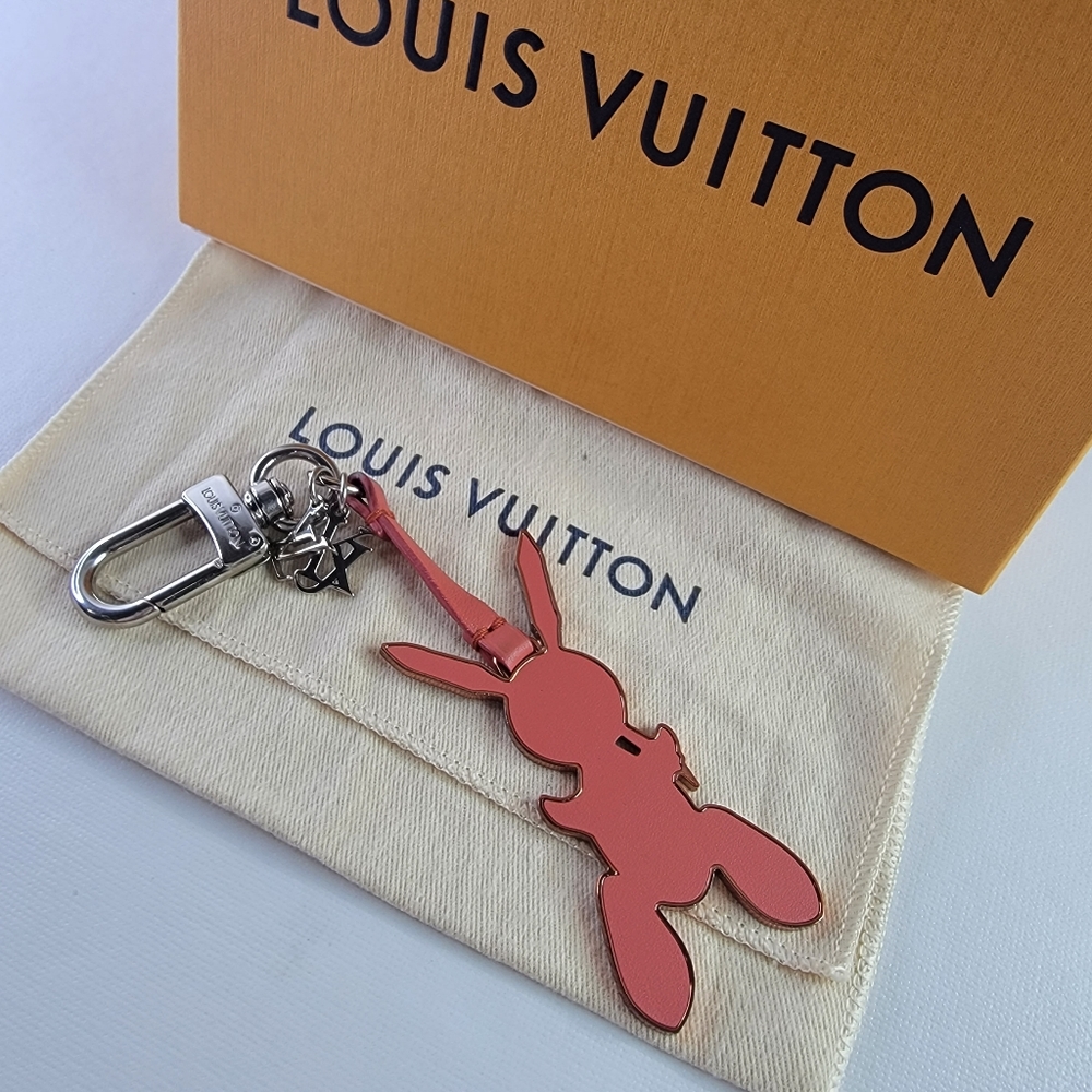 LOUIS VUITTON x Jeff Koons LV Rabbit 1986 Key Ring Charm